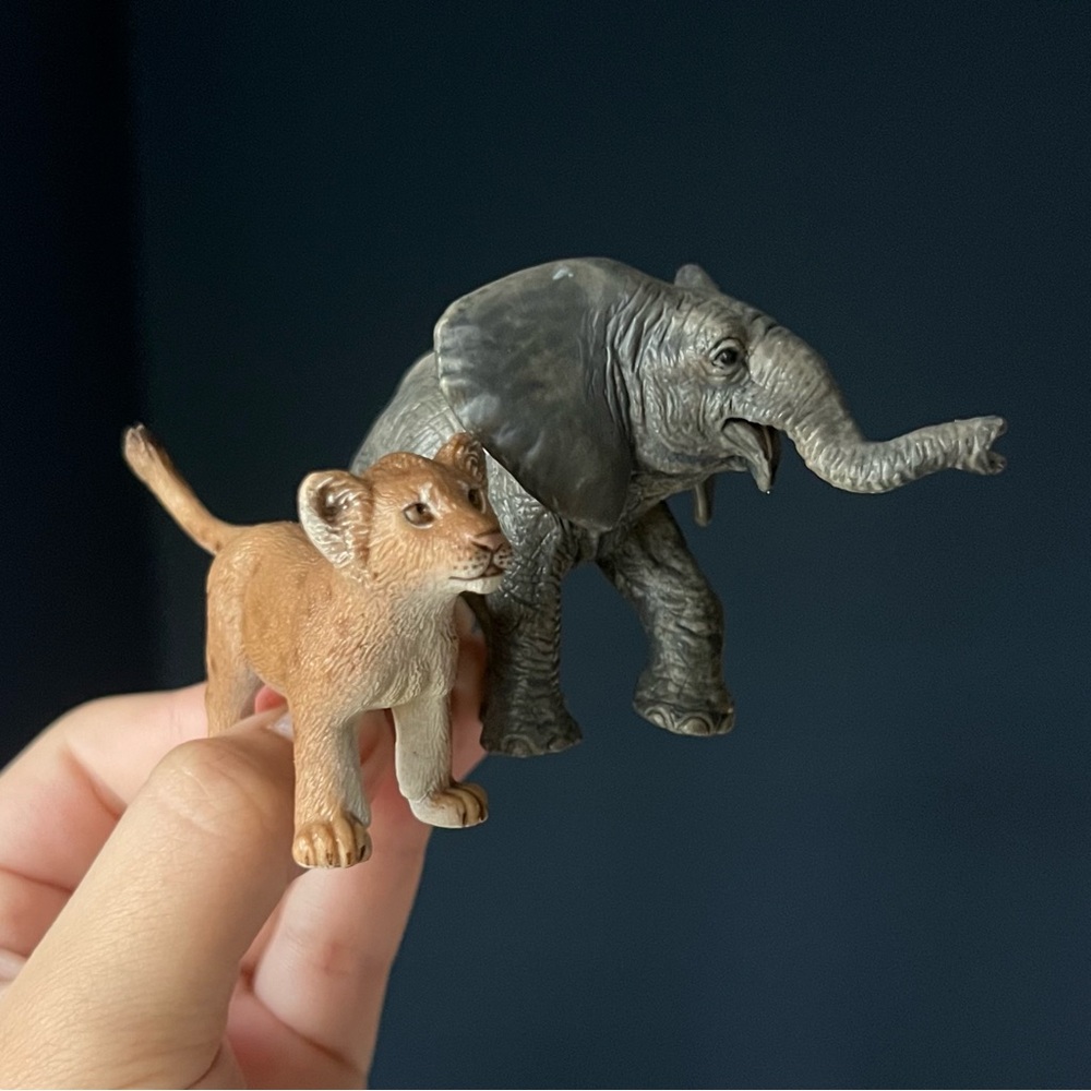 Schleich lion cub & elephant calf
